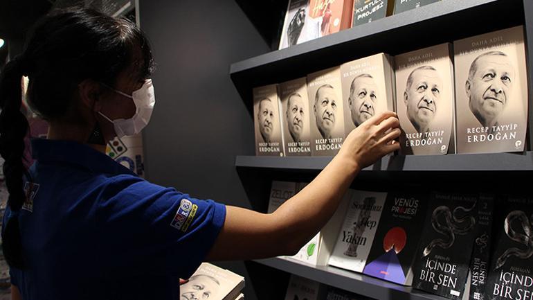 Cumhurbaşkanı Recep Tayyip Erdoğanın kitabı raflarda yerini aldı