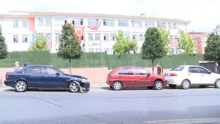 Güngörende hamile kadınla çocuğu iki otomobil arasına sıkıştı