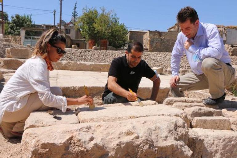 Perre Antik Kentindeki kazılarda sütun ve yazıtlar bulundu