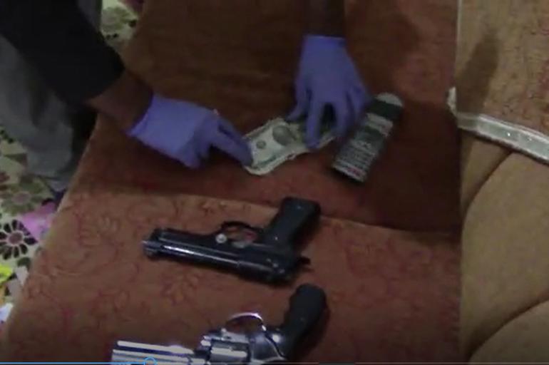 Aranan FETÖcü evindeki gizli bölmede yakalandı