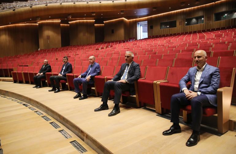 Son dakika... Cumhurbaşkanı Erdoğandan AKMye ziyaret