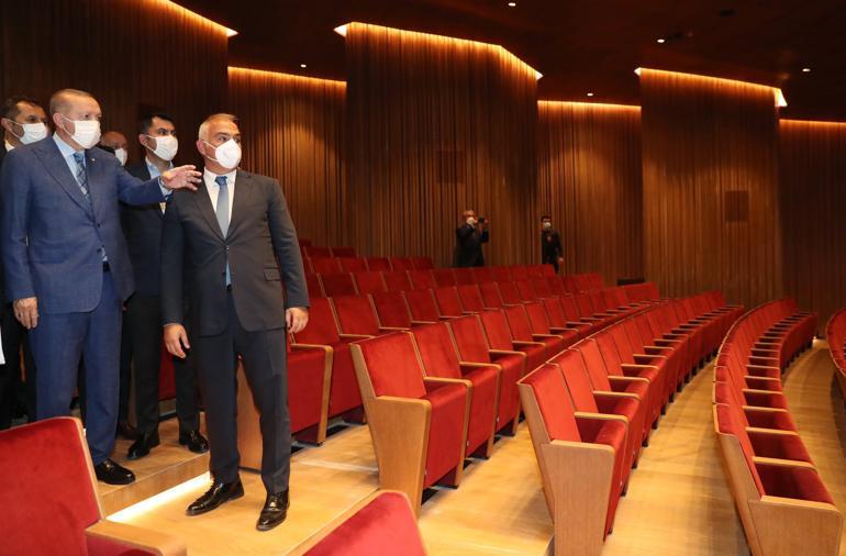 Son dakika... Cumhurbaşkanı Erdoğandan AKMye ziyaret