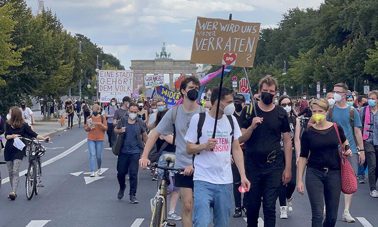 berlin de binlerce kisi konut fiyatlarini protesto etti haber