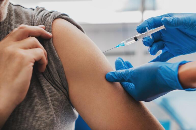 Bu yıl grip salgını bekleniyor Grip aşısı olunmalı mı Kimler yaptırmalı Uzmanlar anlattı...