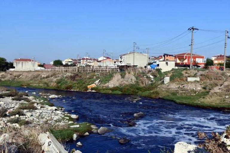 Çorlu Deresi yine simsiyah akıyor Korkan bölge halkı göç ediyor