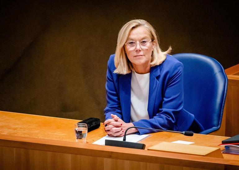 Son dakika: Hollanda parlamentosunda Afganistan depremi... stifalar pe pee geldi