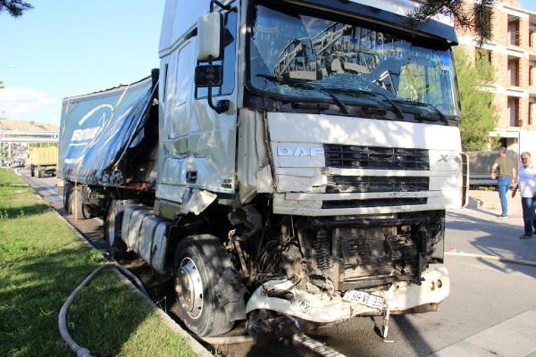 Afyonkarahisarda korkunç kaza: Freni boşalan TIR araçları biçti