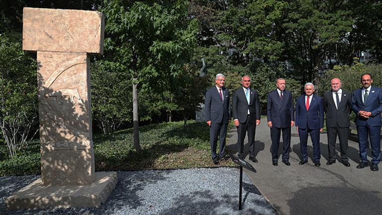 Cumhurbaşkanı Erdoğandan Göbeklitepedeki dikilitaşın replikasına ziyaret