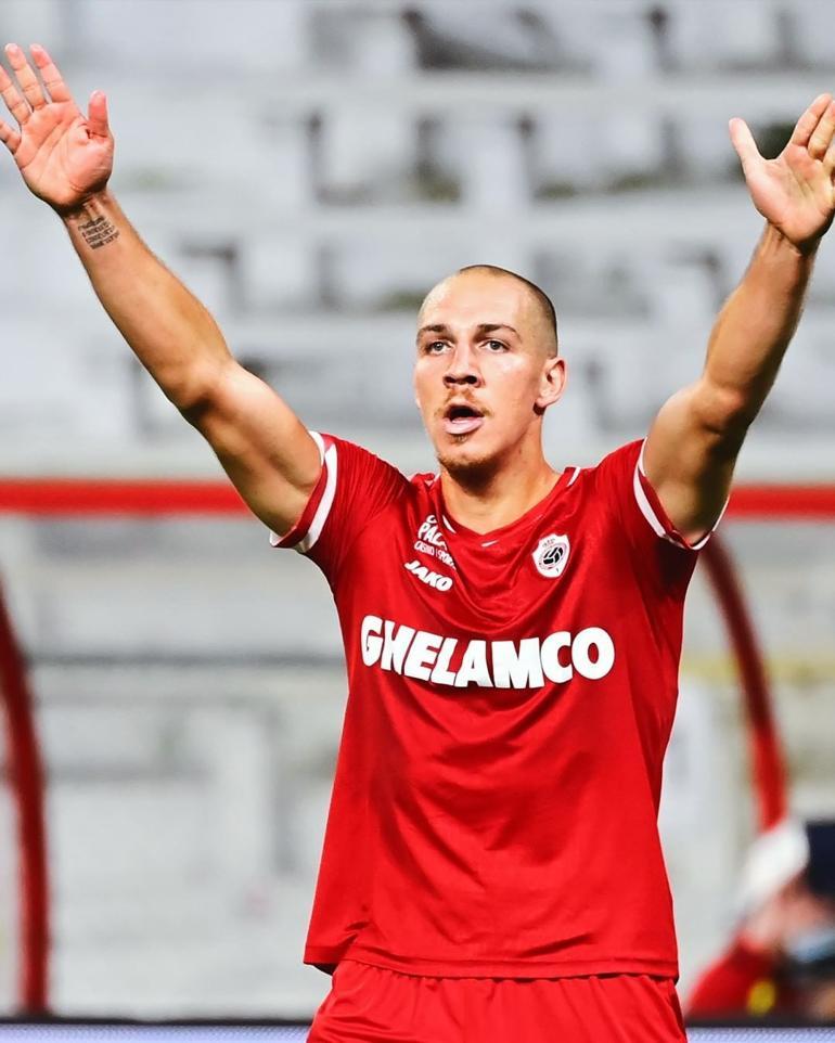 Son Dakika: Fenerbahçeden gönderilen Micheal Frey ve Mbwana Samatta Royal Antwerpte şov yapıyor