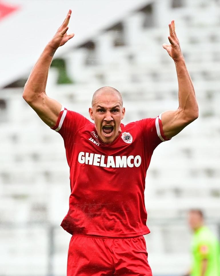 Son Dakika: Fenerbahçeden gönderilen Micheal Frey ve Mbwana Samatta Royal Antwerpte şov yapıyor