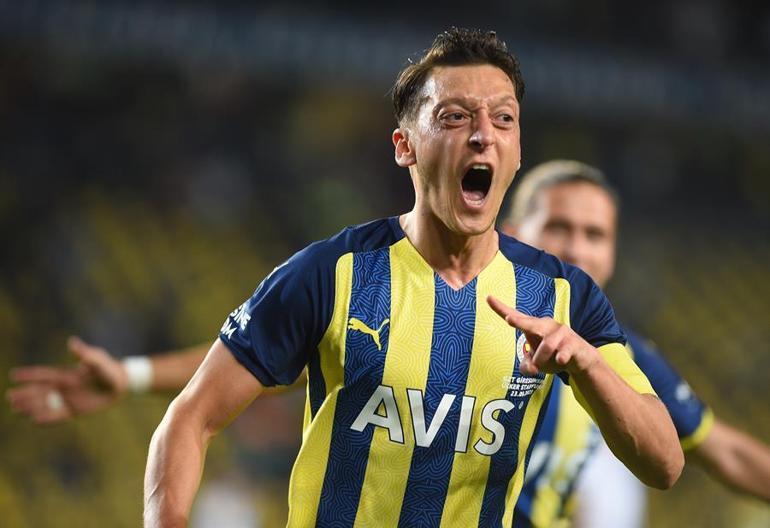 Son Dakika: Giresunspor maçı sonrası o görüntü Mesut Özil ve Vitor Pereira...