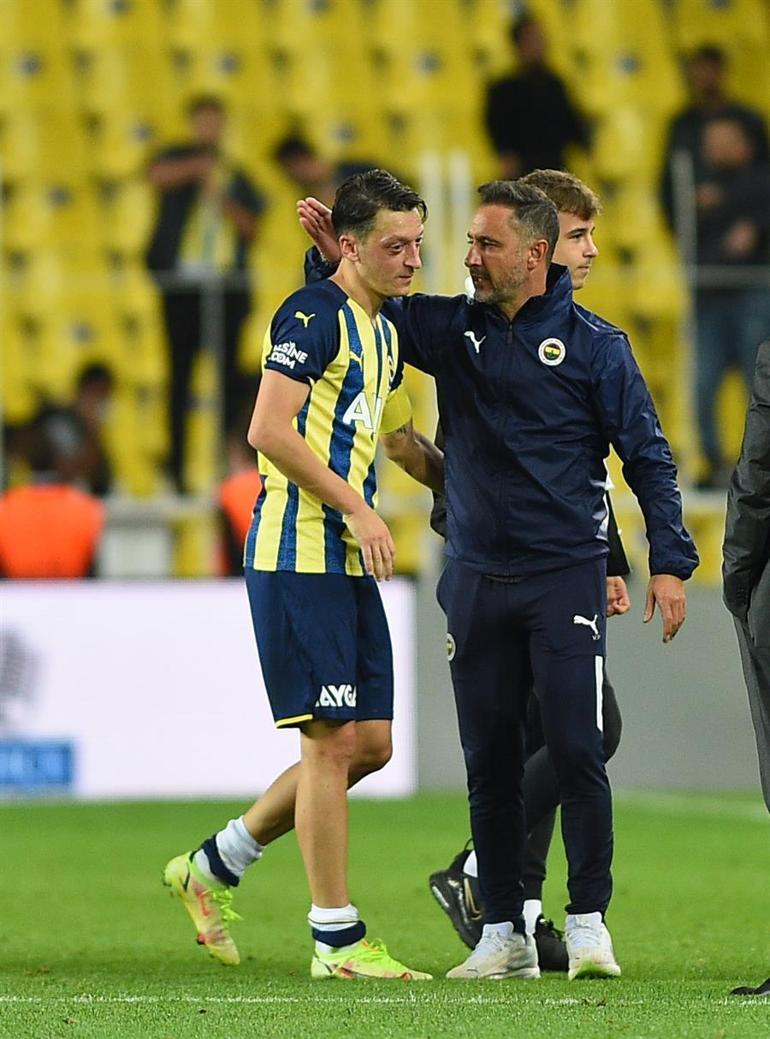 Son Dakika: Giresunspor maçı sonrası o görüntü Mesut Özil ve Vitor Pereira...