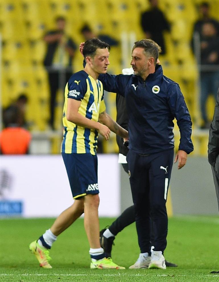 Son Dakika: Giresunspor maçı sonrası o görüntü Mesut Özil ve Vitor Pereira...