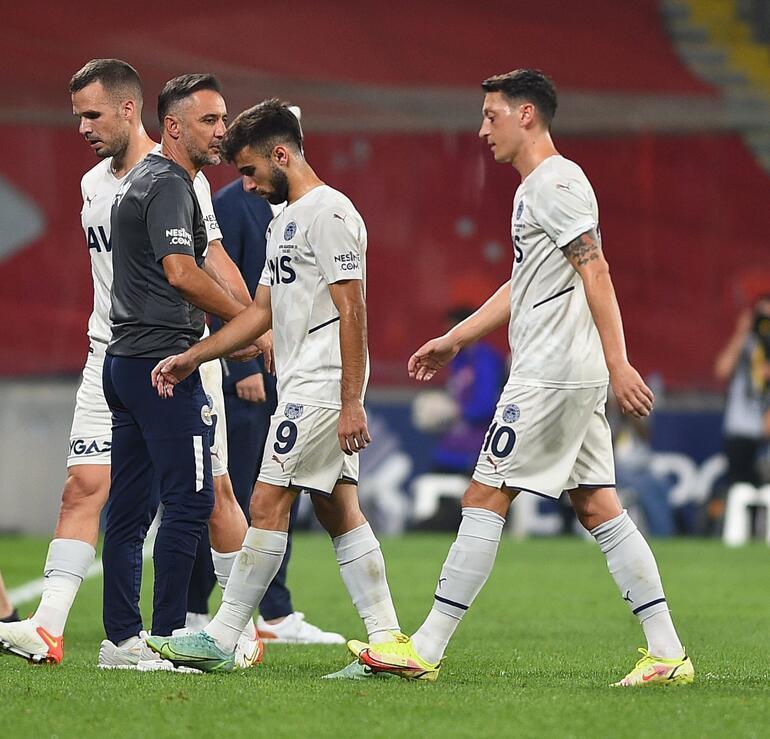 Son Dakika: Giresunspor maçı sonrası o görüntü Mesut Özil ve Vitor Pereira...