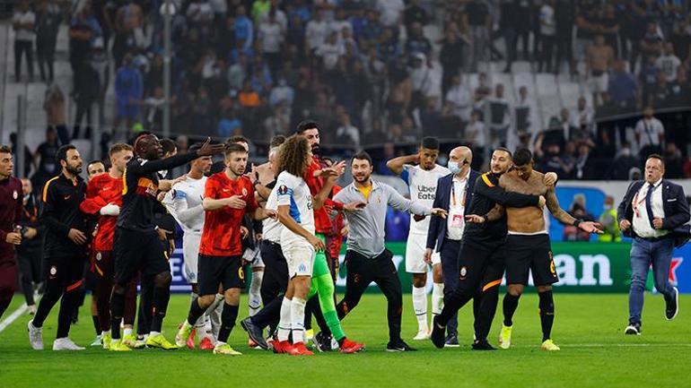 Son Dakika Haberi... Marsilya Başkanı Longoria, Galatasaray maçı sonrası hakemin üzerine yürüdü