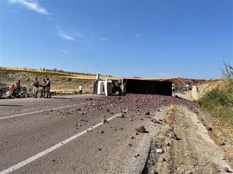 Son dakika... Kiliste feci kaza TIR ile otomobil çarpıştı, 4 kişi hayatını kaybetti