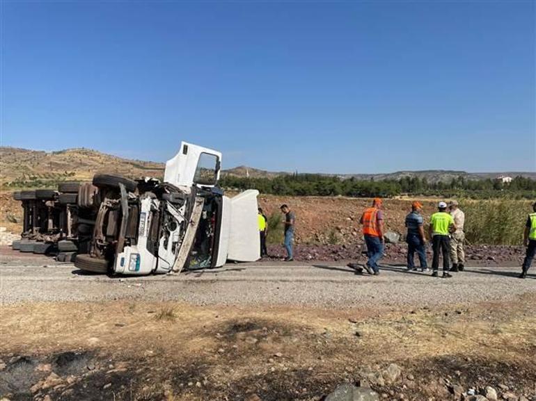 Son dakika... Kiliste feci kaza TIR ile otomobil çarpıştı, 4 kişi hayatını kaybetti