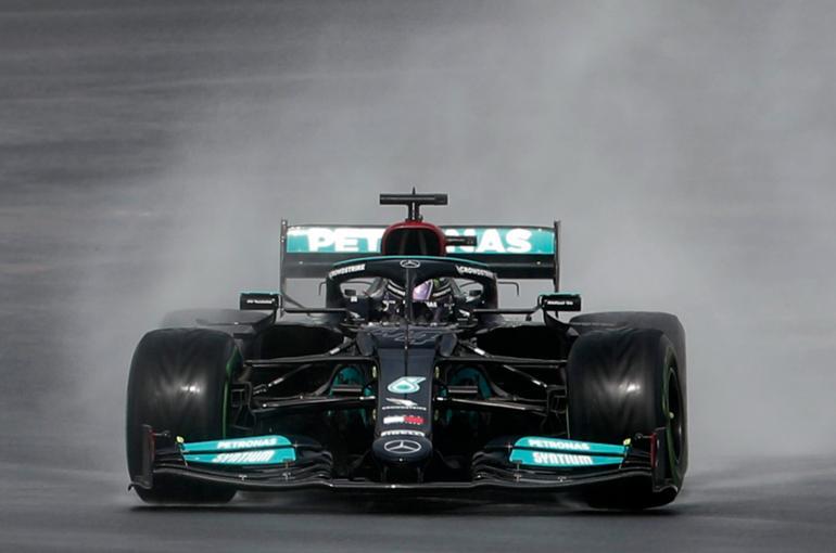 Son Dakika: Formula 1 Türkiye Grand Prixsi sonrası Lewis Hamiltondan kavga açıklaması Takıma kızgın olduğum...