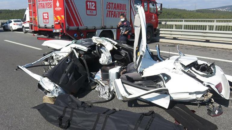 Son dakika... Beykozda facia Kamyon, aracın üzerine devrildi