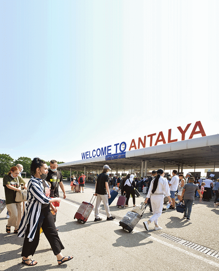 HAVALİMANI DOLDU TAŞTI