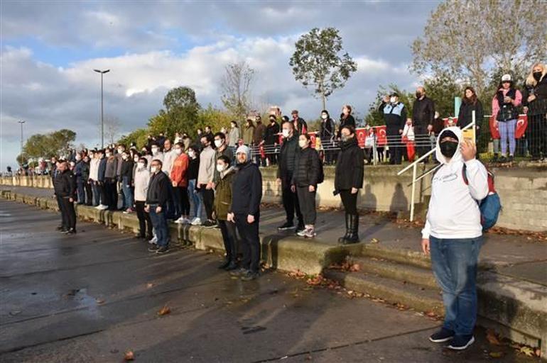 Kadıköy ve Maltepede Ataya saygı zinciri oluşturuldu