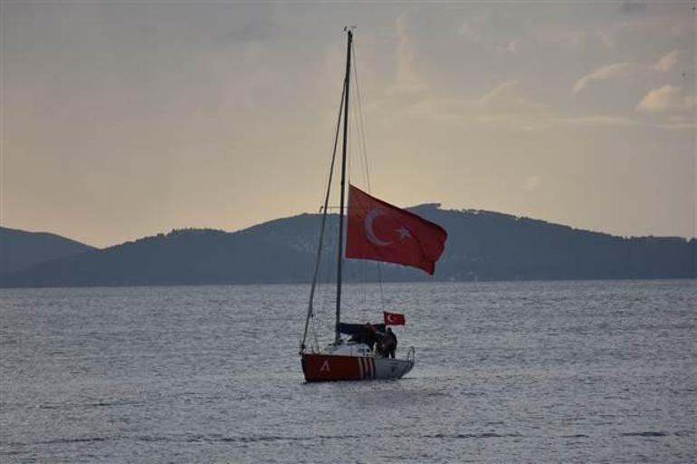 Kadıköy ve Maltepede Ataya saygı zinciri oluşturuldu