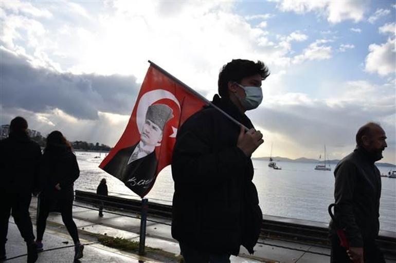 Kadıköy ve Maltepede Ataya saygı zinciri oluşturuldu