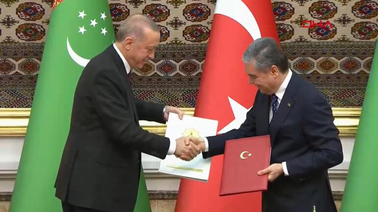Son dakika Türkmenistanda tarihi gün İmzalar atıldı... Cumhurbaşkanı Erdoğandan flaş mesajlar