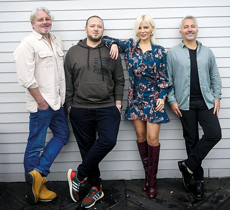 Melis Sezen’in ardından Defne Samyelinin kıyafeti olay oldu