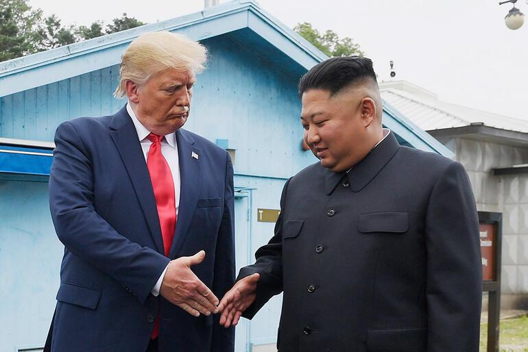 They said he couldn't last a month, 10 years over, Kim Jong Un who didn't even pity his brother, and what awaits the world.