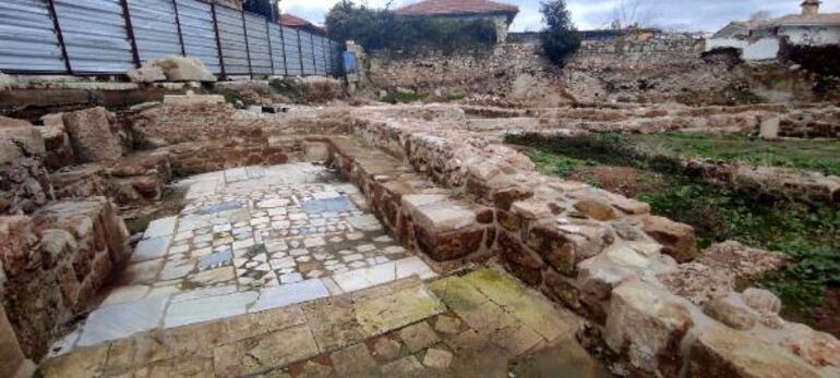 Antalyada Bir Evin Altında 1400 Yıllık Sinagog Bulundu