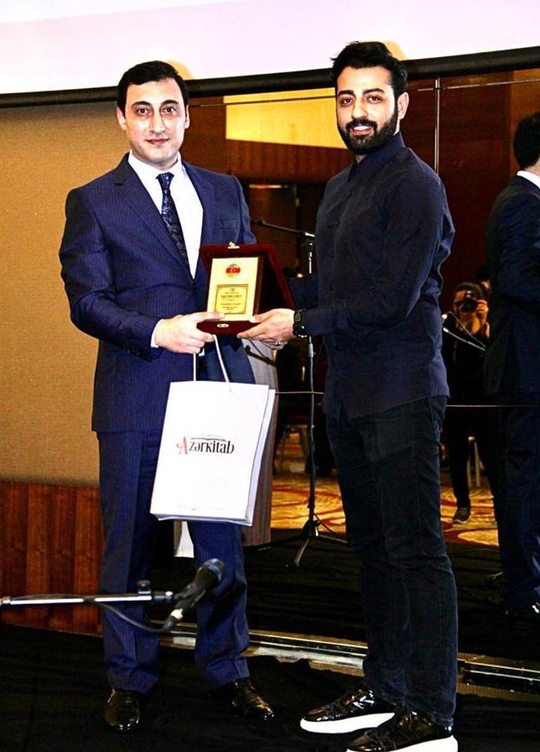 İzmirli sanatçıya Azerbaycan’da büyük onur