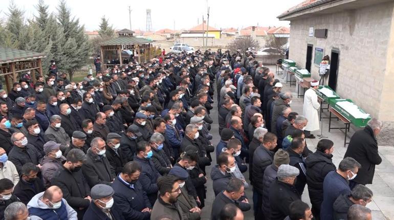 Aksaraydaki feci kazada hayatını kaybeden aynı aileden 2si çocuk 6 kişiye acı veda Geriye bir arada çekilen fotoğraflar kaldı