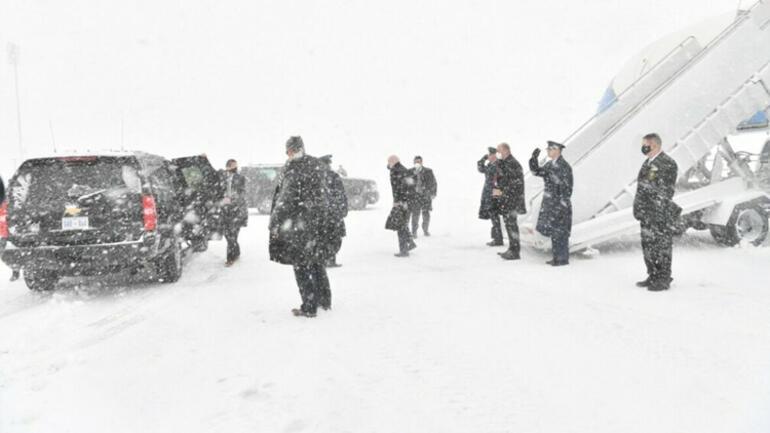 U.S. snowstorm Biden stranded on plane, vehicles waited in snow for 15 hours