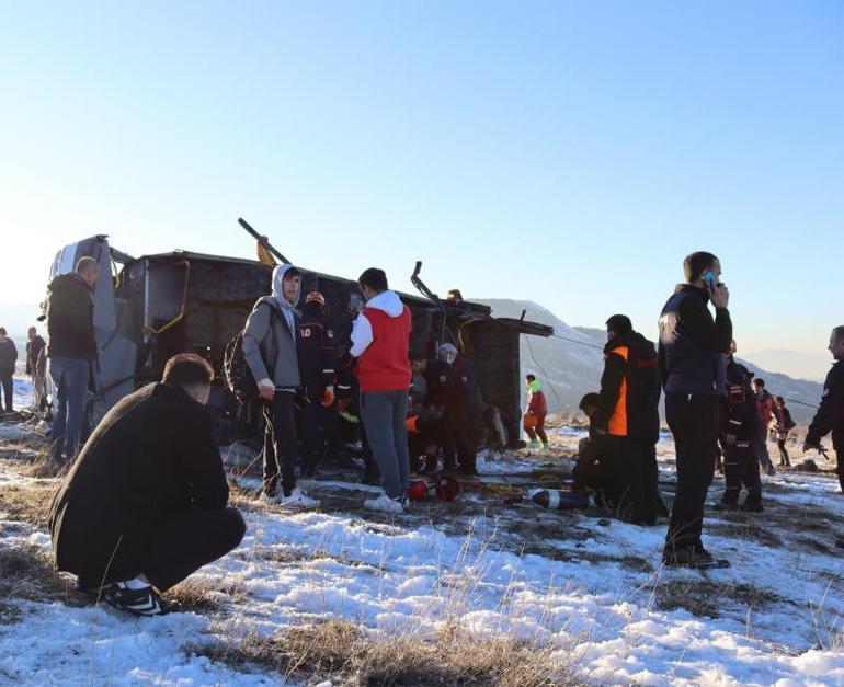 Son dakika... Kayseride feci kaza Otobüs devrildi: Bir kişi öldü, çok sayıda yaralı var