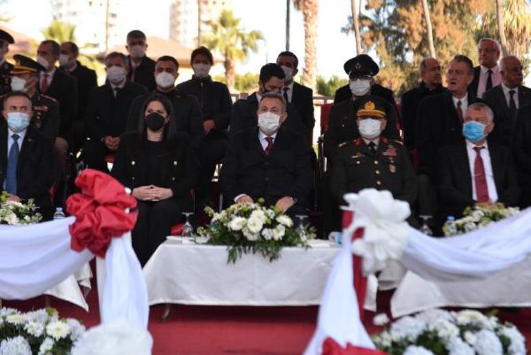 Adanada 3 bin 628 metrelik Türk Bayrağı açıldı... Vali böyle duyurdu: Türkiye rekoru kırdık