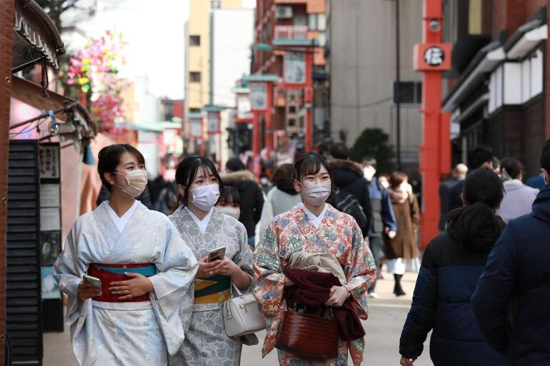 Japonyada artan vakalara rağmen sokaklarda yoğunluk