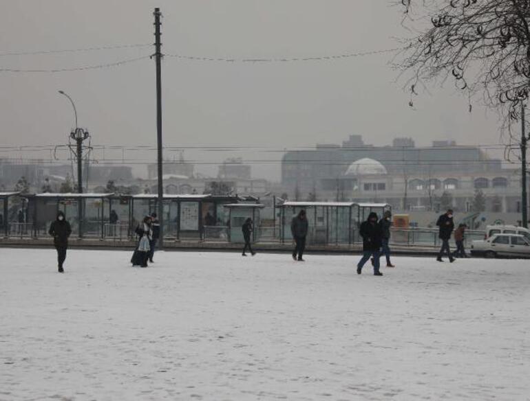 Son dakika: Gaziantepte yoğun kar Tarsus-Adana-Gaziantep karayolunda trafik durdu: 2 bin kişi kurtarıldı