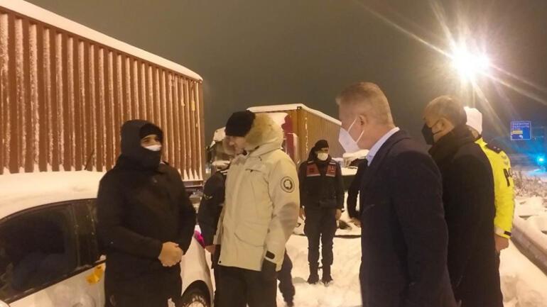 Son dakika: Gaziantepte yoğun kar Tarsus-Adana-Gaziantep karayolunda trafik durdu: 2 bin 900e yakın kişi kurtarıldı