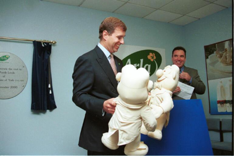 Tacizle suçlanan Prens Andrewnun eski çalışanı anlattı: Gece, oyuncak ayıları ile uyuyordu