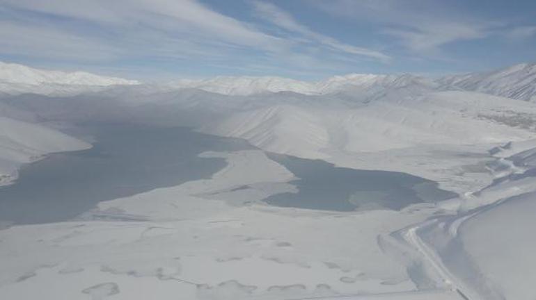 Hakkaride Dilimli Barajı dondu