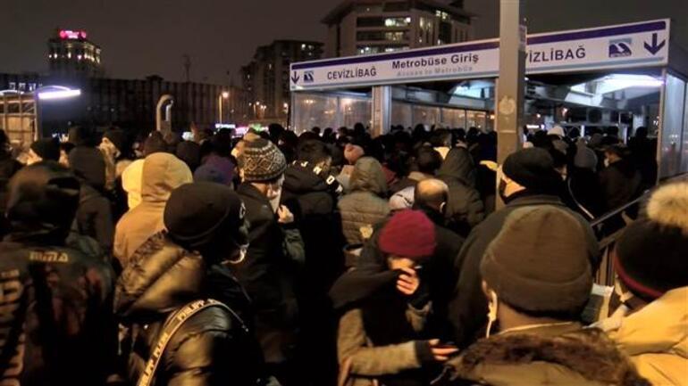 İstanbulda kar esareti Toplu ulaşım kilitlendi