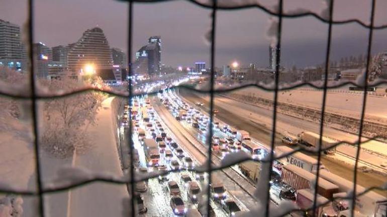 Son dakika... İstanbul kara teslim Yollar kapandı, araçlar mahsur kaldı... Özel araçların trafiğe çıkması yasaklandı