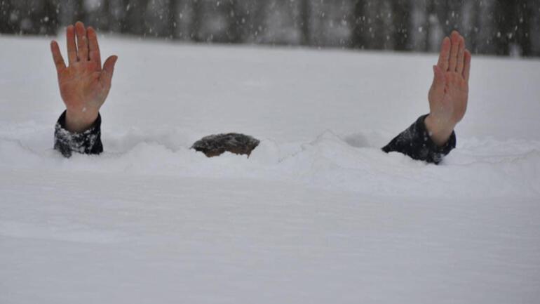 Ordu’da kar kalınlığı insan boyunu geçti Sosyal medyada ilgi gören fotoğraf...