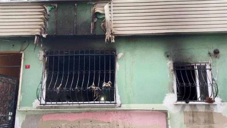 Fatihte korkutan yangın Giriş katındaki ev alevlere teslim oldu