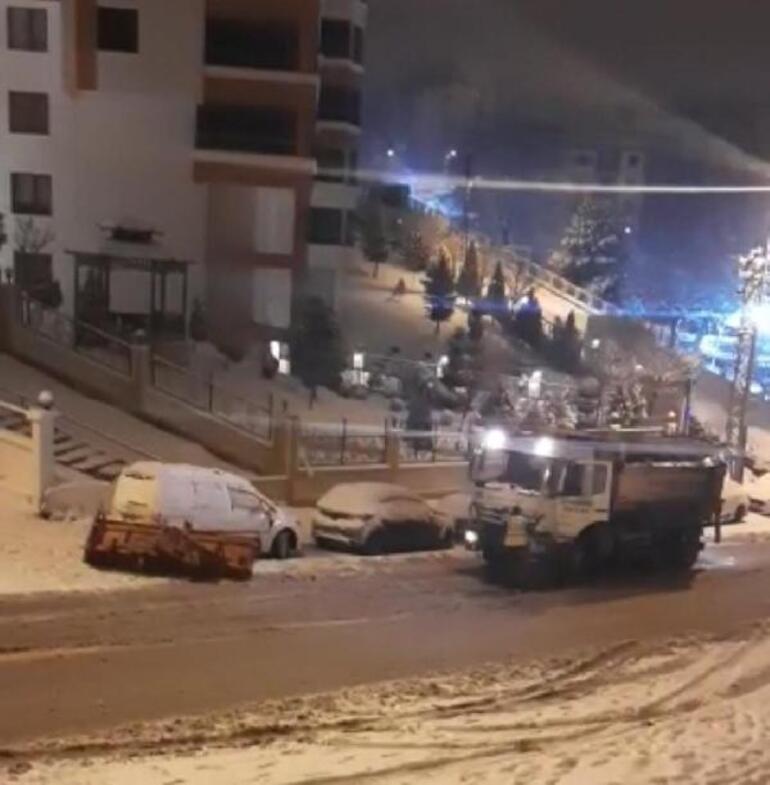 Son dakika... Ankarada yoğun kar: Beyaza büründü Meteorolojiden 46 kente sarı kodlu uyarı