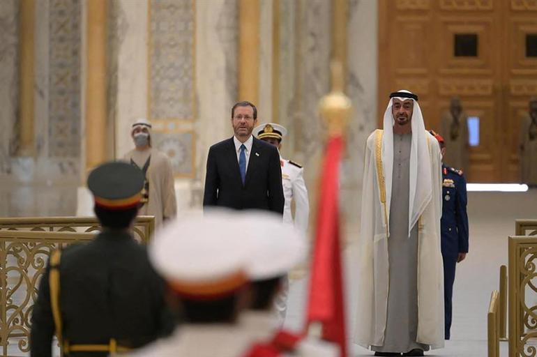 İsrail Cumhurbaşkanı Herzogun ziyareti sırasında BAE’ye balistik füze fırlatıldı