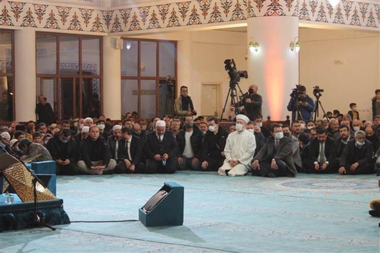Diyanet İşleri Başkanı Erbaş, Ulu Cami’de düzenlenen Regaip Kandili programına katıldı
