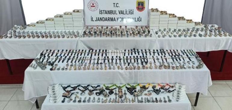 Dünyaca ünlü markaların taklidini fahiş fiyatlara satıyordu Jandarmadan Sevgililer Günü öncesi sahte saat baskını