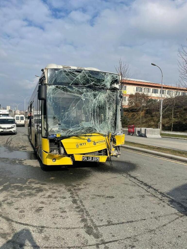 İETT otobüsleri kafa kafaya çarpıştı: 6 yaralı